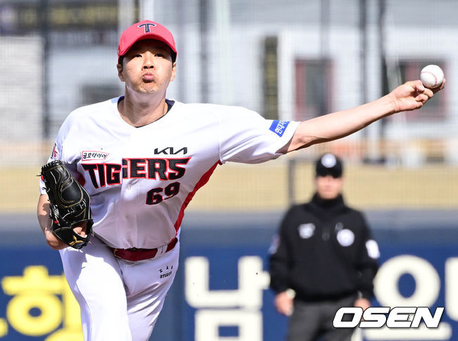KIA타이거즈 좌완투수 김대유가 투구를 하고 있다./OSEN DB