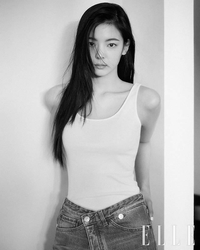 걸그룹 있지 멤버 리아 패션 화보. 사진 엘르