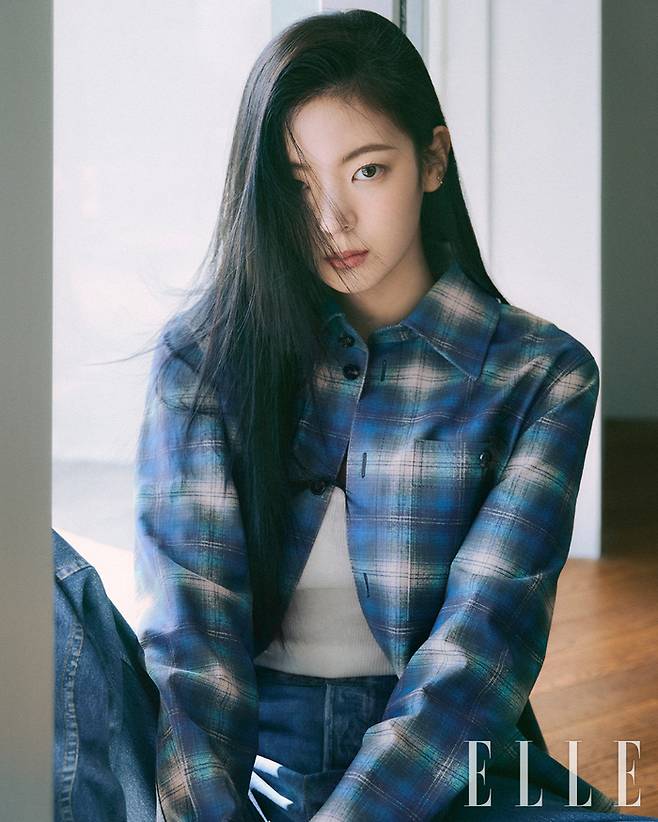 걸그룹 있지 멤버 리아 패션 화보. 사진 엘르