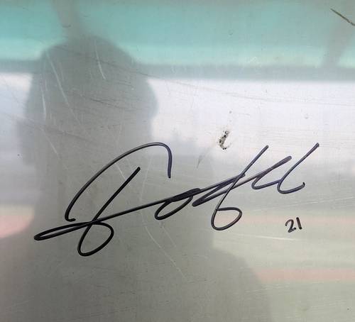 SSG 선수들이 대전고 더그아웃에서 발견한 송영진 사인. SSG 랜더스 제공