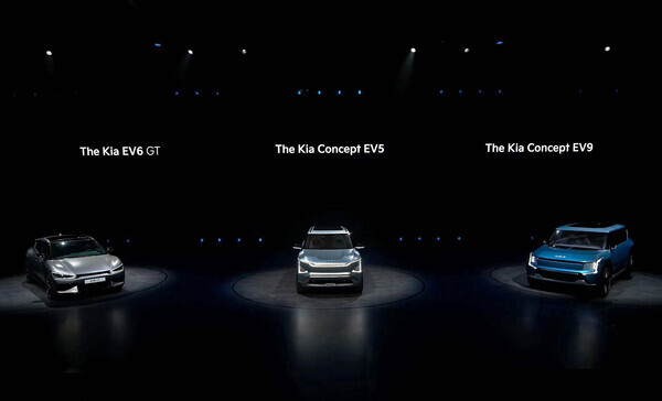 '기아 EV 데이(KIA EV Day)'에 전시된 EV6 GT, 콘셉트 EV5, 콘셉트 EV9.
