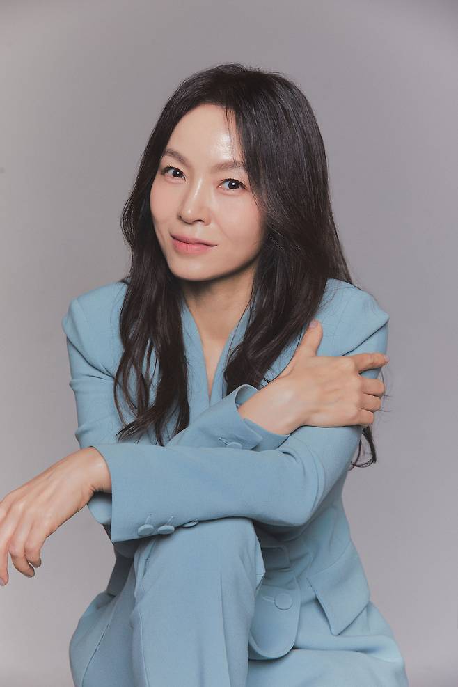 5년 만의 콘서트를 준비 중인 가수 왁스. 그는 "소극장 공연이라 떨린다"면서도 "대극장과 달리 날것 그대로가 드러나 더 좋다"고 말했다. /운트스코리아 제공