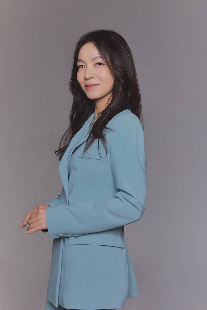 가수 왁스는 오는 4월 21~22일 소극장 콘서트를 연다. 그는 "그동안 쉬었던 만큼 더 충만해진 감성으로 무대에 오르고 싶다"고 말했다. /운트스엔터테인먼트 제공