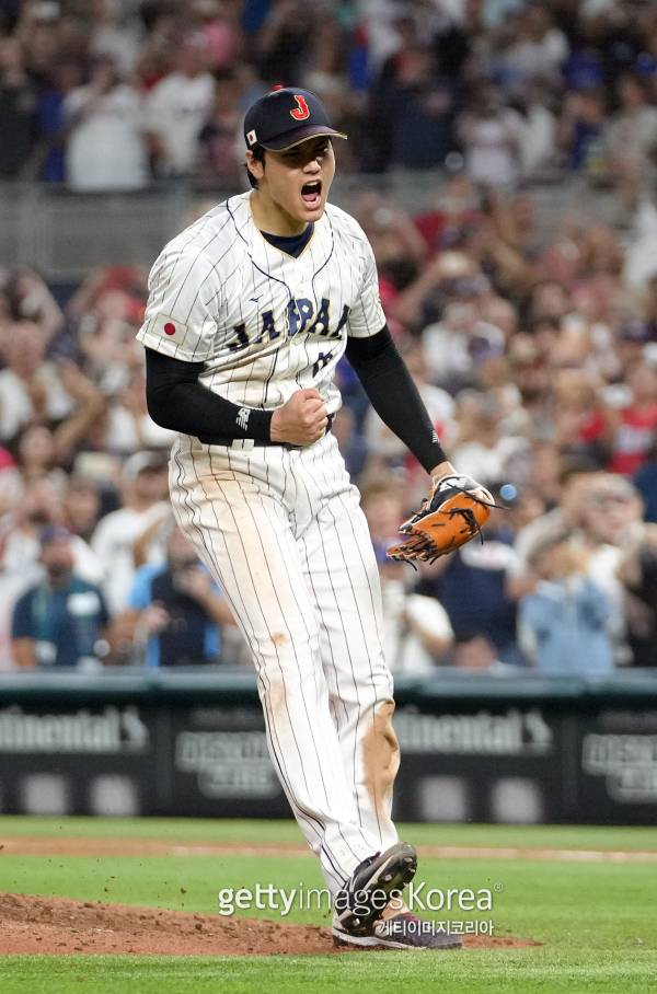 22일(한국시간) 월드베이스볼클래식 결승에서 마지막 아웃카운트를 잡아낸 오타니 쇼헤이가 환호하고 있다. 게티이미지