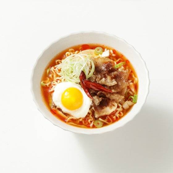 진라면 매운맛을 사용한 우삼겹&파채 라면. 사진 오뚜기