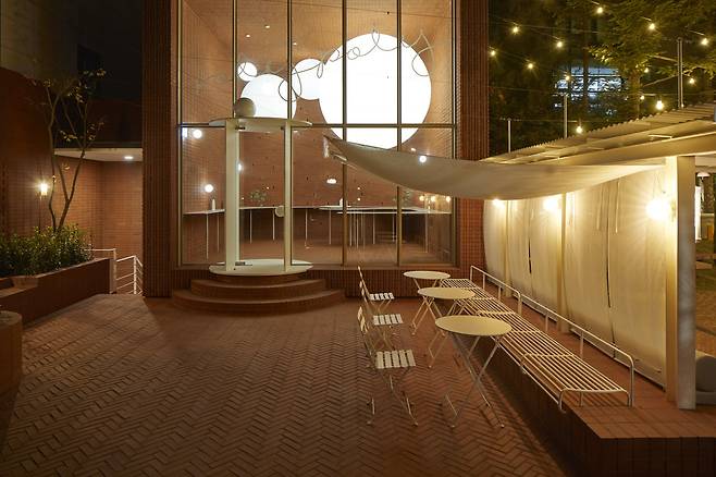 밤의 전시장 모습. 사진 오뚜기