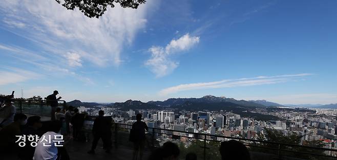 지난해 여름 남산타워에서 내려다본 서울 도심 풍경. 한수빈 기자