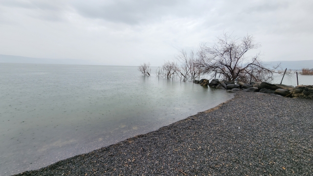 비오는 날의 갈릴리 호수의 모습