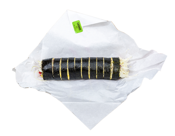 다이어트 김밥. 잘린 모양이 반듯하다. 밥 대신 채소로 가득 차 있다.