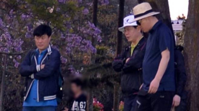 이재명 대표와 김문기 전 처장, 유동규 전 본부장이 나란히 서있다. /이기인 도의원 제공