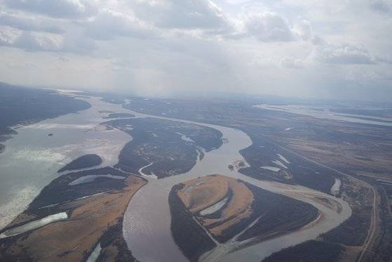 러시아와 중국의 국경인 아무르 강 하류. 이곳 인근에 있던 사찰인 영령사의 소유권을 놓고 양국의 갈등이 계속됐다. [사진 강인욱, 위키피디아]