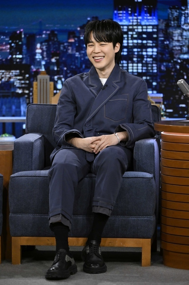 The group BTS Jiminnnnnnnnnnn is continuing its global journey with the appearance of Jiminnnnnnnnnn Hendrix Palen (The Tonight Show Starring Jimmy Fallon, Jiminnnnnnnnnn Hendrix Palen Show), a popular talk show program on NBC.Jiminnnnnnnnnnn appeared on the Jiminnnnnnnnnn Hendrix Palen show on March 23 (local time) and interviewed host Jiminnnnnnnnnn Hendrix Palen, his first appearance as a solo artist, although he appeared with BTS members.Jiminnnnnnnnnnn appeared in the audiences cheers with Palens introduction that BTS Jiminnnnnnnnnnns first solo debut album  ⁇ FACE ⁇  (Babyface) was released.Jiminnnnnnnnnnn was nominated thanks to the fans who cheered for BTSs total of five nominations at the Grammy Awards.After I became interested in dancing in junior high school, it was always my dream and goal to stand on stage.When asked about his favorite nickname,  ⁇  Jiminnnnnnnnnnn Palen ⁇  was cleverly answered to make the scene pleasant.Jiminnnnnnnnnnn is the album that summarizes the Feeling by looking back at the Feelings I felt in that situation in chronological order after experiencing the Pandemic about the first Solo Album  ⁇  FACE ⁇ .If many people sympathize, I think I can be happy to accept it. Jiminnnnnnnnnnn concluded the interview with Palen with a dance move tailored to the title song  ⁇ Like Crazy ⁇ .Jiminnnnnnnnnnn will unveil the title track  ⁇ Like Crazy ⁇  for the first time on the Jiminnnnnnnnnn Hendrix Palen show.