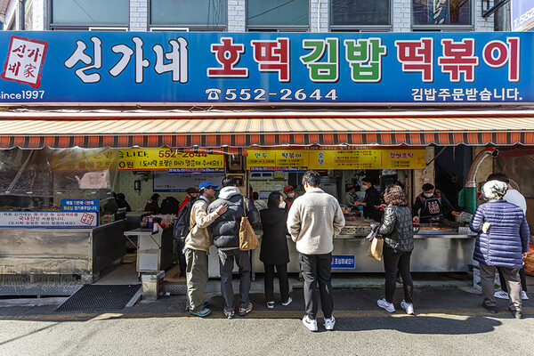 신가네 호떡. 사실 여긴 호떡 맛집인데, 김밥이 맛있기도 하다. 김태일씨가 부산에서 가장 좋아하는 김밥집이다.