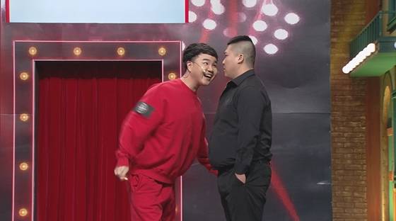 tvN '코미디빅리그'의 코너 '불타는 코빅맨'에 출연한 김승진(사진 왼쪽), 박경호./사진=tvN