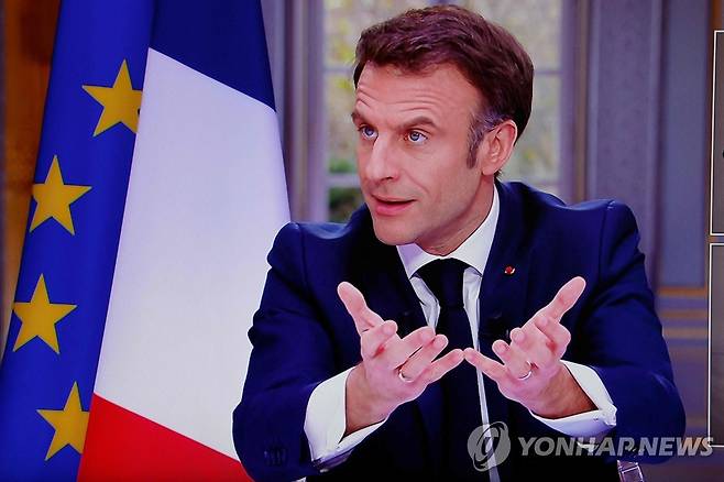 인터뷰하는 에마뉘엘 마크롱 프랑스 대통령 [AFP=연합뉴스 자료사진. 재판매 및 DB 금지]