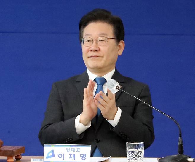 이재명 더불어민주당 대표가 24일 울산시 남구 민주당 울산시당사에서 제87차 현장최고위원회 회의를 주재하고 있다. /뉴스1