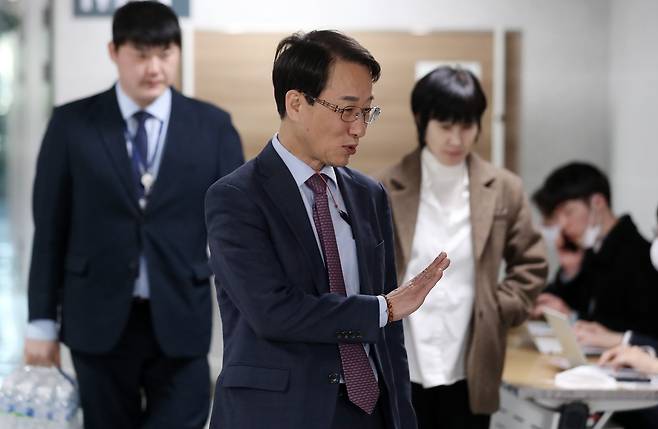 이원욱 더불어민주당 의원이 지난 14일 국회 의원회관에서 열린 민주당의 길 토론회에 참석하고 있다. /뉴시스