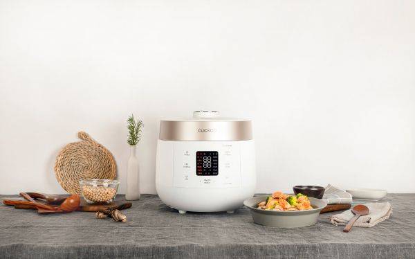 쿠쿠가 지난해 미국 시장에 출시한 밥솥 '트윈프레셔 더 라이트'./쿠쿠 제공