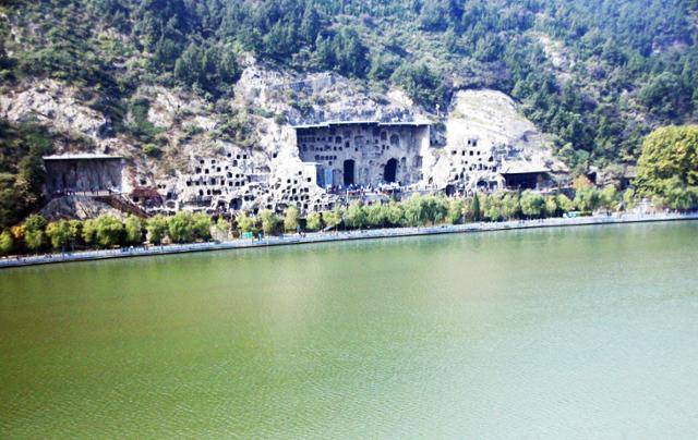 용문석굴 향산사에서 바라본 빈양동. ⓒ최종명