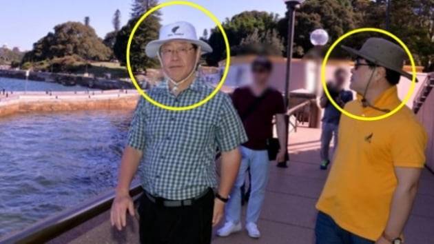 이재명 더불어민주당 대표(당시 성남시장)와 고(故) 김문기 전 성남도시개발공사개발1처장이 거리를 함께 걷고 있다. /사진='고공행진' 블로그 캡처