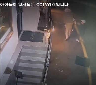 유명 식당 대표 A씨가 공개한 CCTV 영상.[사진 =A씨 블로그 캡처]