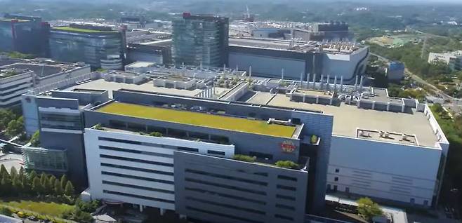 TSMC 공장 전경. [씨넷 하이라이트 유튜브 캡처]