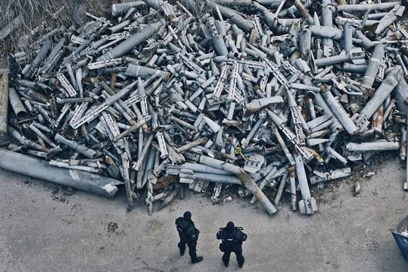 메디슨폴리시포럼의 시가전 전문가인 존 스펜서 미 육군 예비역 소령이 지난해 12월 4일(이하 현지시간) SNS에 공개한 사진들은 우크라이나군이 수집한 라시아군의 다연장 로켓(MLRS)과 포탄, 순항 및 탄도 미사일의 잔해를 고스란히 담고 있다. AP연합뉴스