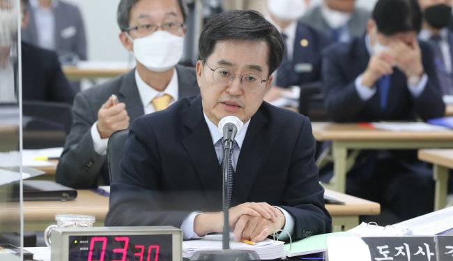 김동연 경기도지사는 박수영 의원실의 이화영 전 경기도 평화부지사 국회출장 계획안 서류 제공 요청을 거절했다. [동아DB]