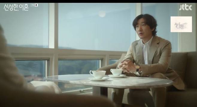 Jo Seung-woo opened the genus for the first time in front of Cha Hwa-yeon.On the 25th, JTBC  ⁇  Divorce Attorney Shin  ⁇  <Geum-hee!(Cha Hwa-yeon) was shown the image of Jo Seung-woo, who asked about the actions of the lord (Nosusanna), who had left Coin (Gonghyun branch).I can not tell you that I loved Coin a lot in front of my brother Coins mother-in-law, Geum-hee! I honestly confessed that I did not like my brother while studying abroad.But why are you doing this? Geum-hee! I know. If I could turn back time, the night my sister left, I wanted to save her, but when I opened it one by one, it was not the best time to go back to that time.Coin said he wanted to turn it back to before he married his elderly son.Then I got a lot of calls from Coin. My father told me to look at the line and I do not want to do it. He told me to stop him. I could not stop him. I did not do anything.At that time, my graduation performance was more important than Coin marriage. On this day, Seong-han asked Geum-hee! On the day of my brothers accident, was Jin Young-joo in Hawaii? Geum-hee!On the other hand, Seo Jin (Han Hye-jin) made his first mission as a counselor in the office of Charles V, Holy Roman Emperor.However, it was reported that Gong Min-jeung, who had been consulted by Seojin, was admitted to the hospital, and surprised Seo-jin? I went straight to the hospital.Seo-jin? I recalled the divorce that was louder than anyone, and I could not tell anyone that it was painful. I thought that marriage was my choice, so I had to carry it.If I had asked someone for help, would it be better than now? Gong Min-jeungs Choices is this and my Choices is an affair.The pain that Choices gave birth to was Gong Min-jeungs share, and it was my share.Gong Min-jeung will be equally unhappy tomorrow and next year. What I can do is to close it beforehand, to leave before going through something like Model Behavior, and Seo-jin?I want to be happy because I do not have any shame in my life. I want to be happy someday because I have not seen the market yet. I tried other Choices. Gong Min-jeung encouraged him to do other Choices.On the other hand, Geum-hee!, who met Sung-han again, suggested that he appear in the media. I told him to contact me if he wanted to become a big player by building a notoriety or whatever.When the South Korean electronics lawyers are packed, they say that they are shabby from the beginning.Model Behavior, a lawyer, refused to go back to Hawaii, even though he was confident that he was not doing the show.At the end of the play, the story of the bride in Haenam Vietnam was published, and the client said, Im going to do anything. It will be very loud.