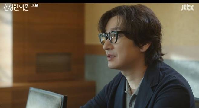 Jo Seung-woo opened the genus for the first time in front of Cha Hwa-yeon.On the 25th, JTBC  ⁇  Divorce Attorney Shin  ⁇  <Geum-hee!(Cha Hwa-yeon) was shown the image of Jo Seung-woo, who asked about the actions of the lord (Nosusanna), who had left Coin (Gonghyun branch).I can not tell you that I loved Coin a lot in front of my brother Coins mother-in-law, Geum-hee! I honestly confessed that I did not like my brother while studying abroad.But why are you doing this? Geum-hee! I know. If I could turn back time, the night my sister left, I wanted to save her, but when I opened it one by one, it was not the best time to go back to that time.Coin said he wanted to turn it back to before he married his elderly son.Then I got a lot of calls from Coin. My father told me to look at the line and I do not want to do it. He told me to stop him. I could not stop him. I did not do anything.At that time, my graduation performance was more important than Coin marriage. On this day, Seong-han asked Geum-hee! On the day of my brothers accident, was Jin Young-joo in Hawaii? Geum-hee!On the other hand, Seo Jin (Han Hye-jin) made his first mission as a counselor in the office of Charles V, Holy Roman Emperor.However, it was reported that Gong Min-jeung, who had been consulted by Seojin, was admitted to the hospital, and surprised Seo-jin? I went straight to the hospital.Seo-jin? I recalled the divorce that was louder than anyone, and I could not tell anyone that it was painful. I thought that marriage was my choice, so I had to carry it.If I had asked someone for help, would it be better than now? Gong Min-jeungs Choices is this and my Choices is an affair.The pain that Choices gave birth to was Gong Min-jeungs share, and it was my share.Gong Min-jeung will be equally unhappy tomorrow and next year. What I can do is to close it beforehand, to leave before going through something like Model Behavior, and Seo-jin?I want to be happy because I do not have any shame in my life. I want to be happy someday because I have not seen the market yet. I tried other Choices. Gong Min-jeung encouraged him to do other Choices.On the other hand, Geum-hee!, who met Sung-han again, suggested that he appear in the media. I told him to contact me if he wanted to become a big player by building a notoriety or whatever.When the South Korean electronics lawyers are packed, they say that they are shabby from the beginning.Model Behavior, a lawyer, refused to go back to Hawaii, even though he was confident that he was not doing the show.At the end of the play, the story of the bride in Haenam Vietnam was published, and the client said, Im going to do anything. It will be very loud.