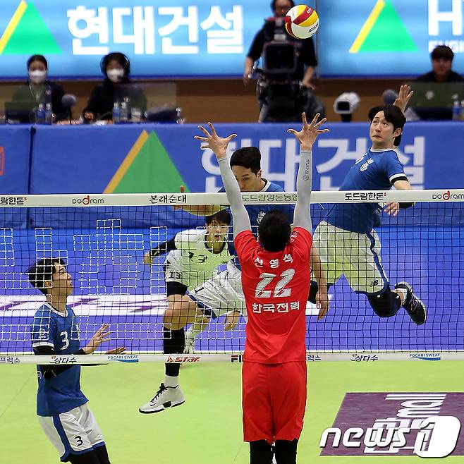 26일 수원실내체육관에서 열린 프로배구 남자부 V리그 PO 2차전 현대캐피탈과 한국전력의 경기에서 현대캐피탈 이시우가 백어택 공격을 하고 있다. (현대캐피탈 배구단 제공) 2023.3.26/뉴스1