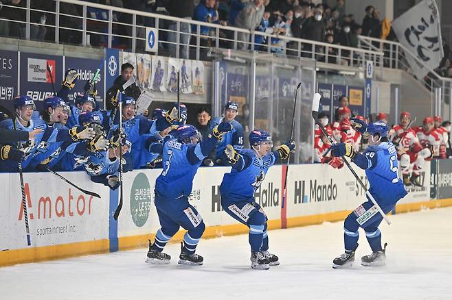 아시아리그 정상에 오른 HL 안양 (HL 안양 제공)