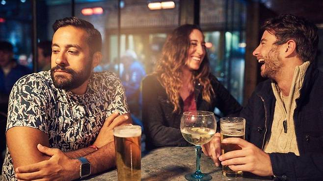 금주를 결심한 이들은 직장 내 술자리에서 사회적으로나 커리어적으로 불안감을 느낄 수 있다