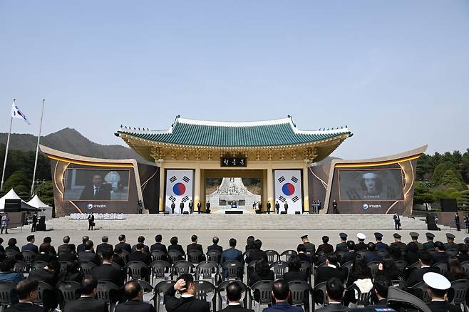 윤석열 대통령이 지난 24일 국립대전현충원에서 열린 제8회 서해수호의 날 기념식에 참석해 기념사를 하고 있다. /대통령실 제공