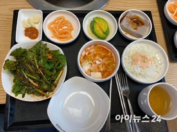 1인상 차림으로 나온다. [사진=원성윤 기자]