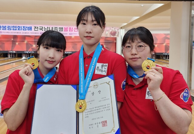여자 일반부 3인조전 우승을 차지한 용인시청의 김도희, 박선영, 가윤미(왼쪽부터).용인시청 제공