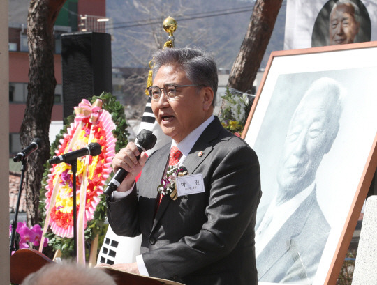 박진 외교부 장관이 26일 서울 종로구 이화장에서 열린 이승만 박사 탄신 제148주년 기념식에서 축사를 하고 있다. 뉴시스