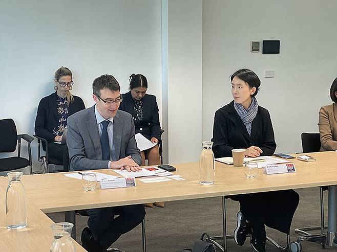 알렉스 브리스토 박사(왼쪽)