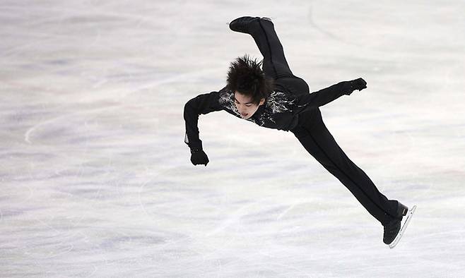 차준환이 25일 일본 사이타마 슈퍼아레나에서 열린 2023 ISU 피겨스케이팅 세계선수권대회 남자 싱글 프리스케이팅에서 연기를 펼치고 있다. 사이타마=신화연합뉴스