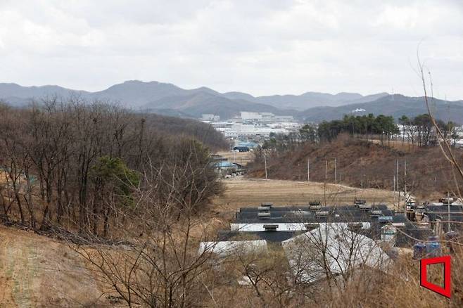 정부가 경기도 용인을 국가첨단산업단지로 조성해 세계 최대 반도체 클러스터를 만들고 지방에도 14개 국가산단을 새로 지정해 반도체·미래차·우주 등 첨단산업을 육성한다. 사진은 반도체 국가산업단지로 지정된 경기도 용인시 처인구 남사읍 일대. 사진=강진형 기자aymsdream@