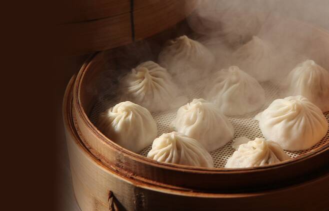 딤섬 전문점 '딘타이펑'에서 선보이는  중국식 만두 요리 ‘샤오룽바오’ /딘타이펑