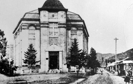 예산군이 군을 대표하는 근대 문화유산 중 하나인 '예산호서은행 본점'에 대한 정밀안전진단을 실시한다.