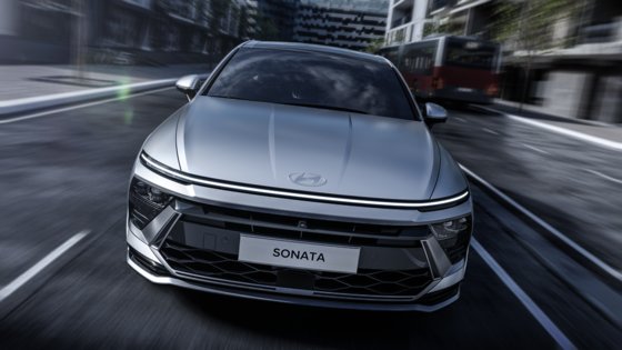 27일 현대자동차가 중형 세단 8세대 쏘나타의 풀체인지급 부분변경 모델인 ‘쏘나타 디 엣지’의 디자인을 최초로 공개했다. 뉴스1