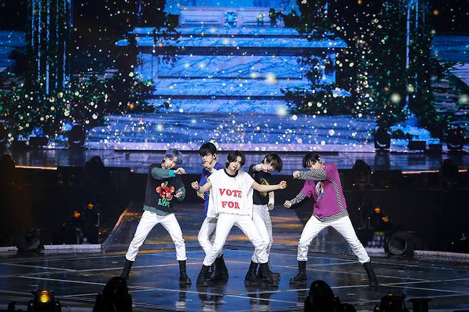K-pop band Tomorrow X Together performs at a concert of its world tour, "Act: Sweet Mirage," in the KSPO Dome in Olympic Park, Seoul, Saturday-Sunday. (Big Hit Music)