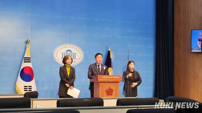 더불어민주당 정순신 검사특권 진상조사단은 27일 오전 국회 소통관에서 기자회견을 개최했다.&nbsp; &nbsp;사진=황인성 기자