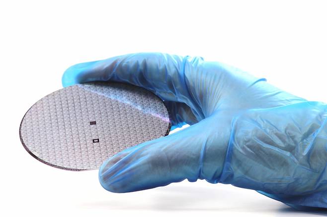 전력반도체 생산에 쓰이는 웨이퍼. [123rf]