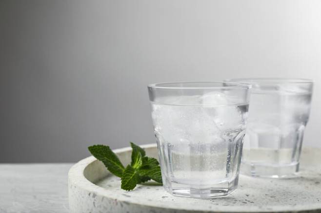 청량감이 좋아 물 대신으로도 즐겨 마시는 탄산수, 건강에는 어떨까? [사진=게티이미지뱅크]