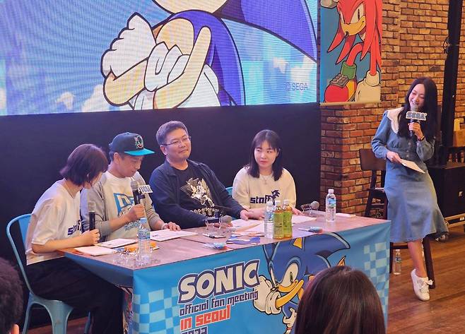 호시노 카즈유키 아트 디렉터와 토요다 에이타로 크리에이터