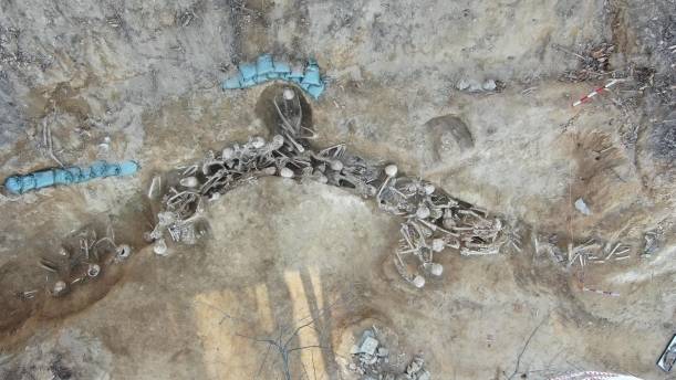 충남 아산시 배방읍 공수리 방공호에서 발견된 유해들 [진실화해위원회 제공. DB 및 재판매 금지]