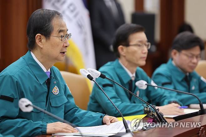 중앙안전관리위원회서 발언하는 한덕수 국무총리 (서울=연합뉴스) 박동주 기자 = 한덕수 국무총리가 28일 오후 정부서울청사에서 열린 중앙안전관리위원회에서 발언하고 있다. 2023.3.28 pdj6635@yna.co.kr